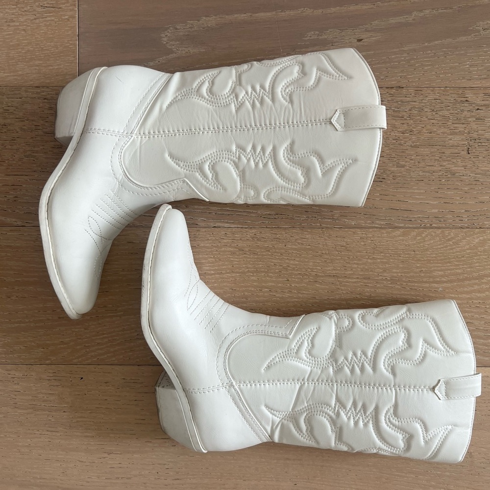 Festival Fit! Soda White Embroidered Western Heeled Boots